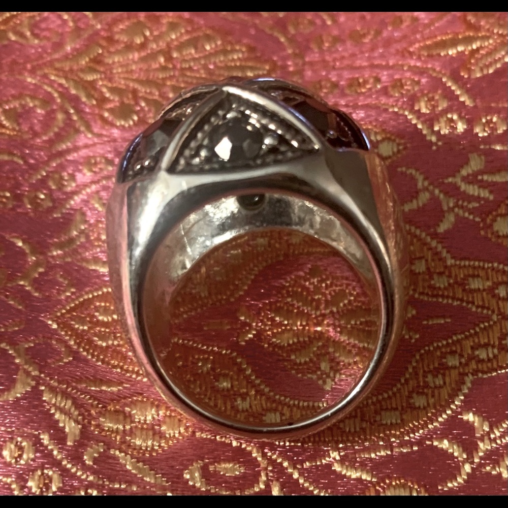 Beautiful gently worn ring - Picture 4 of 6